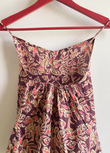 Load image into Gallery viewer, FLORAL CRISSCROSS NOODLE STRAP TOP