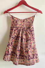 Load image into Gallery viewer, FLORAL CRISSCROSS NOODLE STRAP TOP