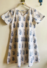 Load image into Gallery viewer, PAISLY SHIFT DRESS