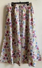 Load image into Gallery viewer, FLORAL BELL BOTTOM PANTS
