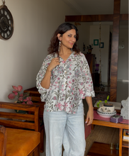 Load image into Gallery viewer, Oversized raglan shirt