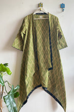 Load image into Gallery viewer, HANDKERCHIEF STYLE CAPE