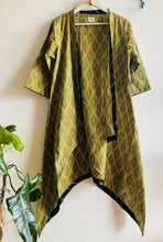 Load image into Gallery viewer, HANDKERCHIEF STYLE CAPE