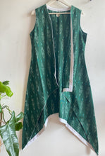 Load image into Gallery viewer, HANDKERCHIEF STYLE CAPE