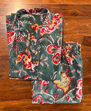 Load image into Gallery viewer, FLORAL COTTON SLEEP WEAR