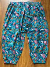 Load image into Gallery viewer, FLORAL HAREM PANTS
