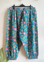 Load image into Gallery viewer, FLORAL HAREM PANTS