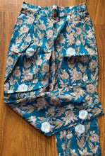 Load image into Gallery viewer, FLORAL FITTED PANTS