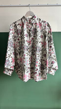 Load image into Gallery viewer, Oversized raglan shirt
