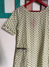 Load image into Gallery viewer, COTTON SHIFT DRESS
