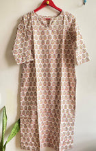 Load image into Gallery viewer, PRINTED COTTON KURTI
