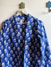 Load image into Gallery viewer, BLUE SHAWL JACKET
